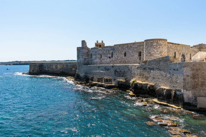 Castelli di Sicilia / Castello di Maniace nell’isola di Ortigia